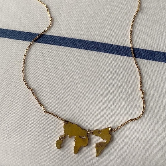 gold globe necklace - Picture 2 of 3